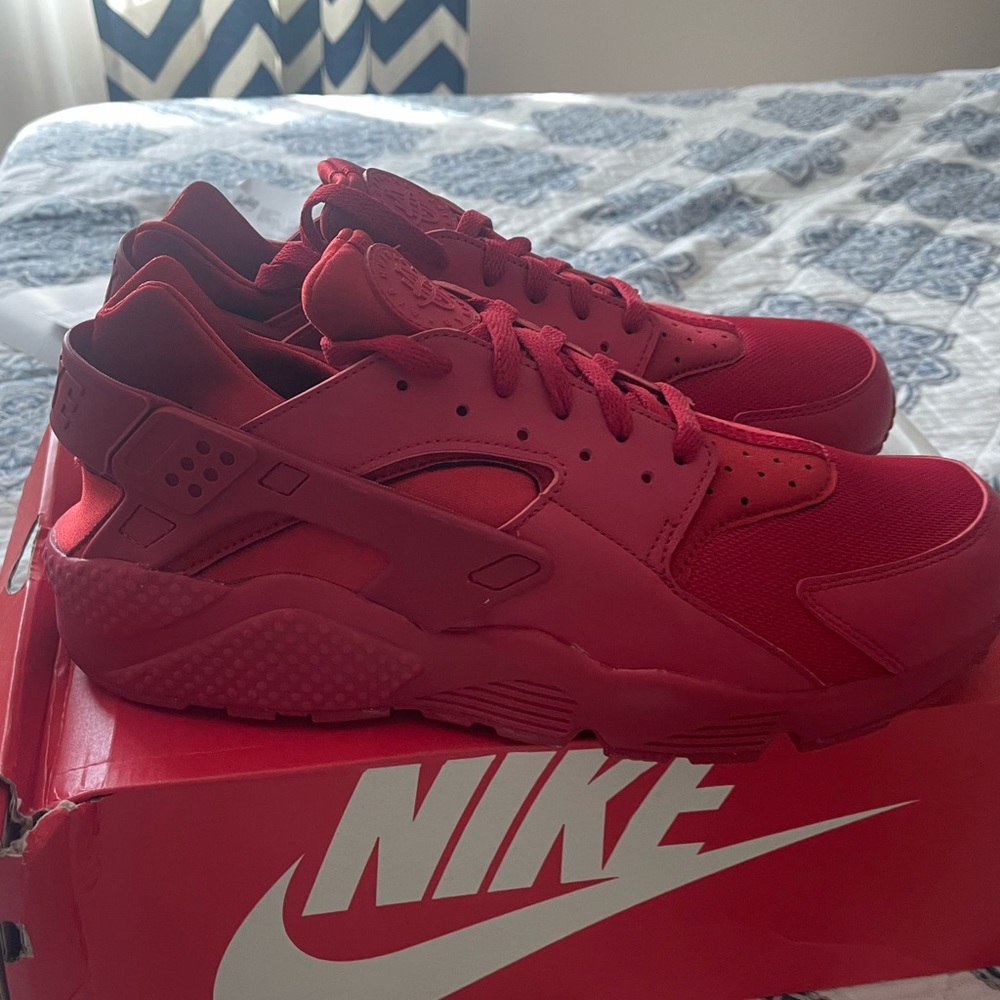 Nike huarache Triple red sz 14